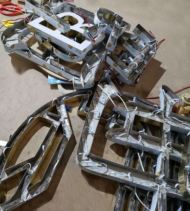 水晶背打光發(fā)光字